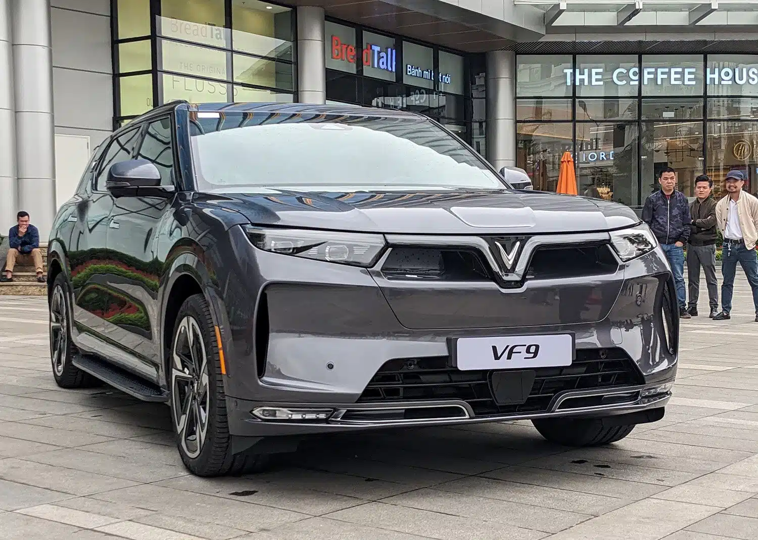 Chi ph&iacute; sạc VF 9 
