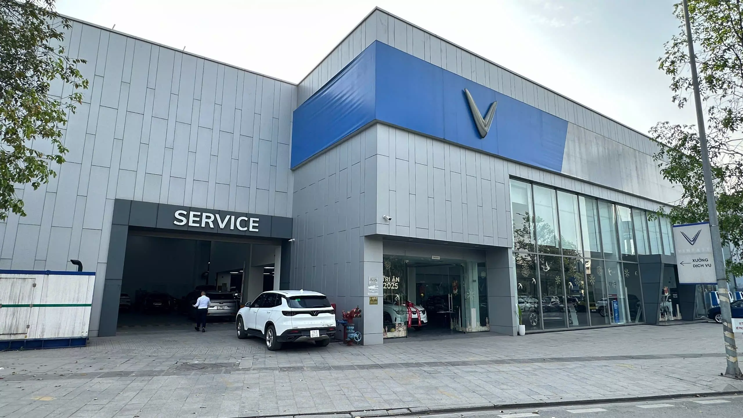 Đại l&yacute; 3S VinFast Long Bi&ecirc;n 