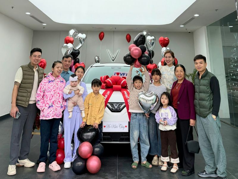 Một số h&igrave;nh ảnh tại buổi lễ b&agrave;n giao xe cho kh&aacute;ch h&agrave;ng 