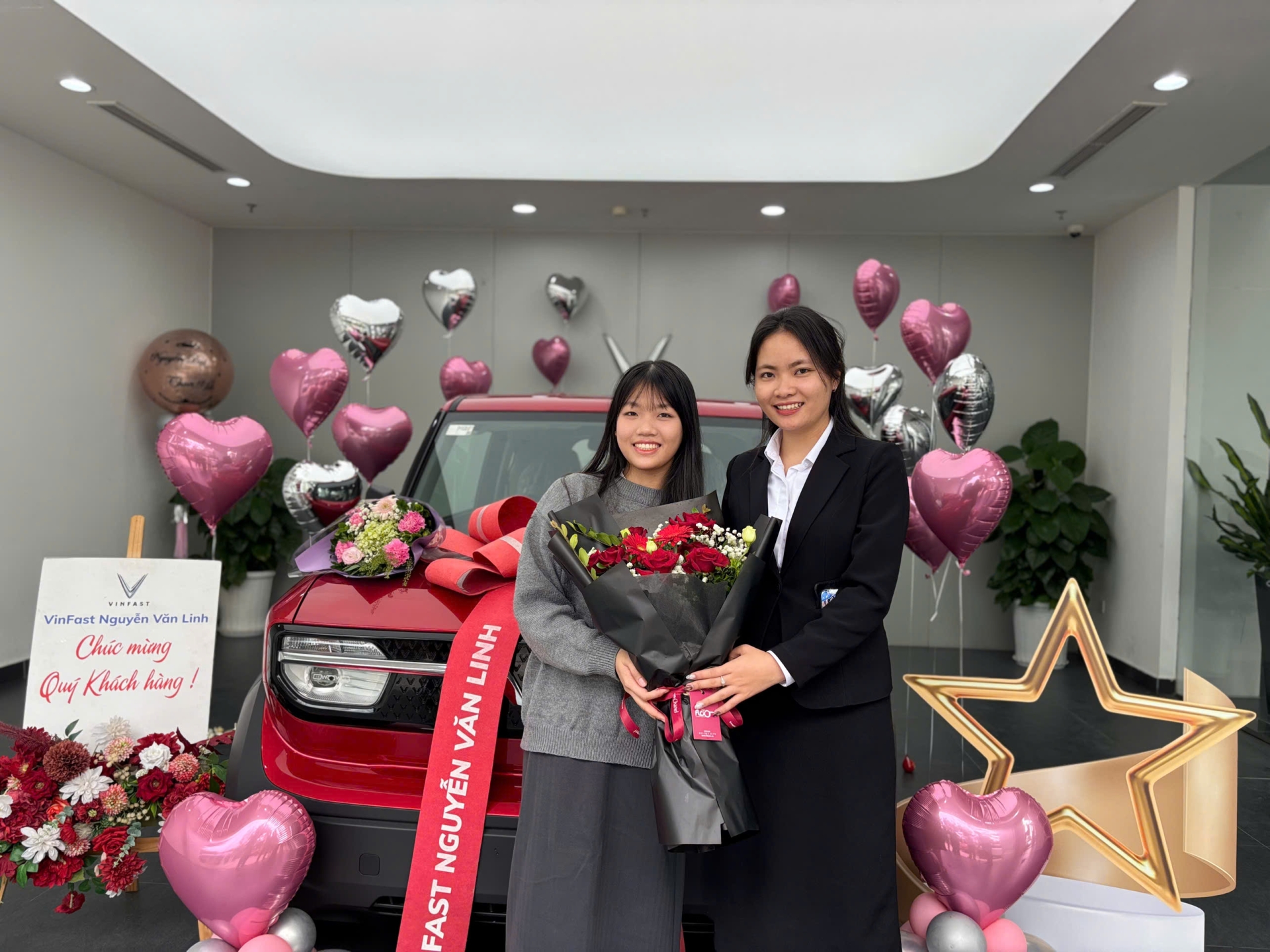 B&agrave;n giao xe-VF 3 đến tay kh&aacute;ch h&agrave;ng 