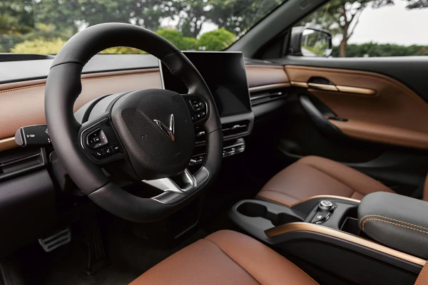 VF 6 trang bị đầy đủ 8 t&uacute;i kh&iacute; đảm bảo an to&agrave;n 